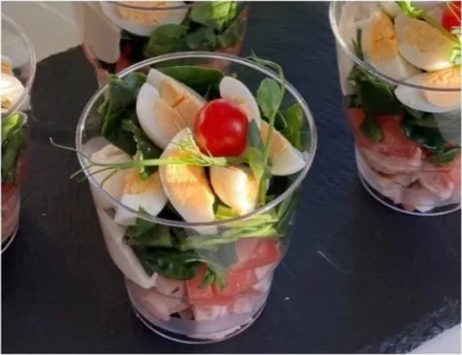 Салат с копчёной курицей и шпинатом