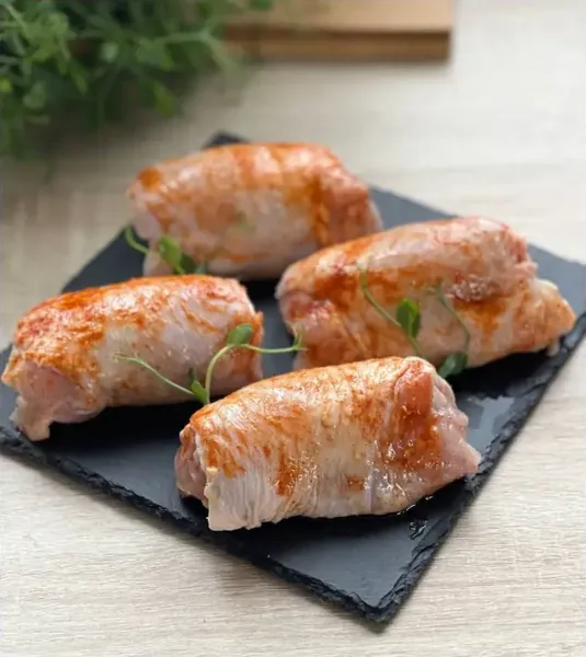Куриные рулетики из бедрышек с черносливом