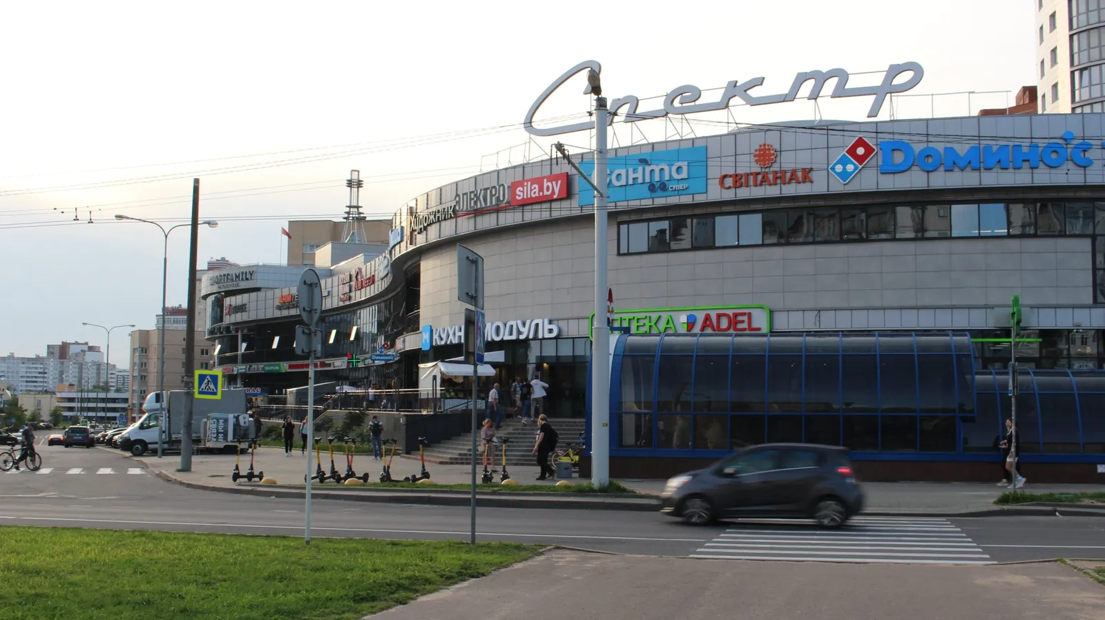 Торговый центр «Спектр» у станции метро Уручье